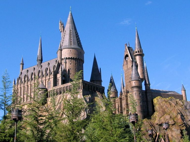wizarding-world-harry-potter-wikimedia.jpg